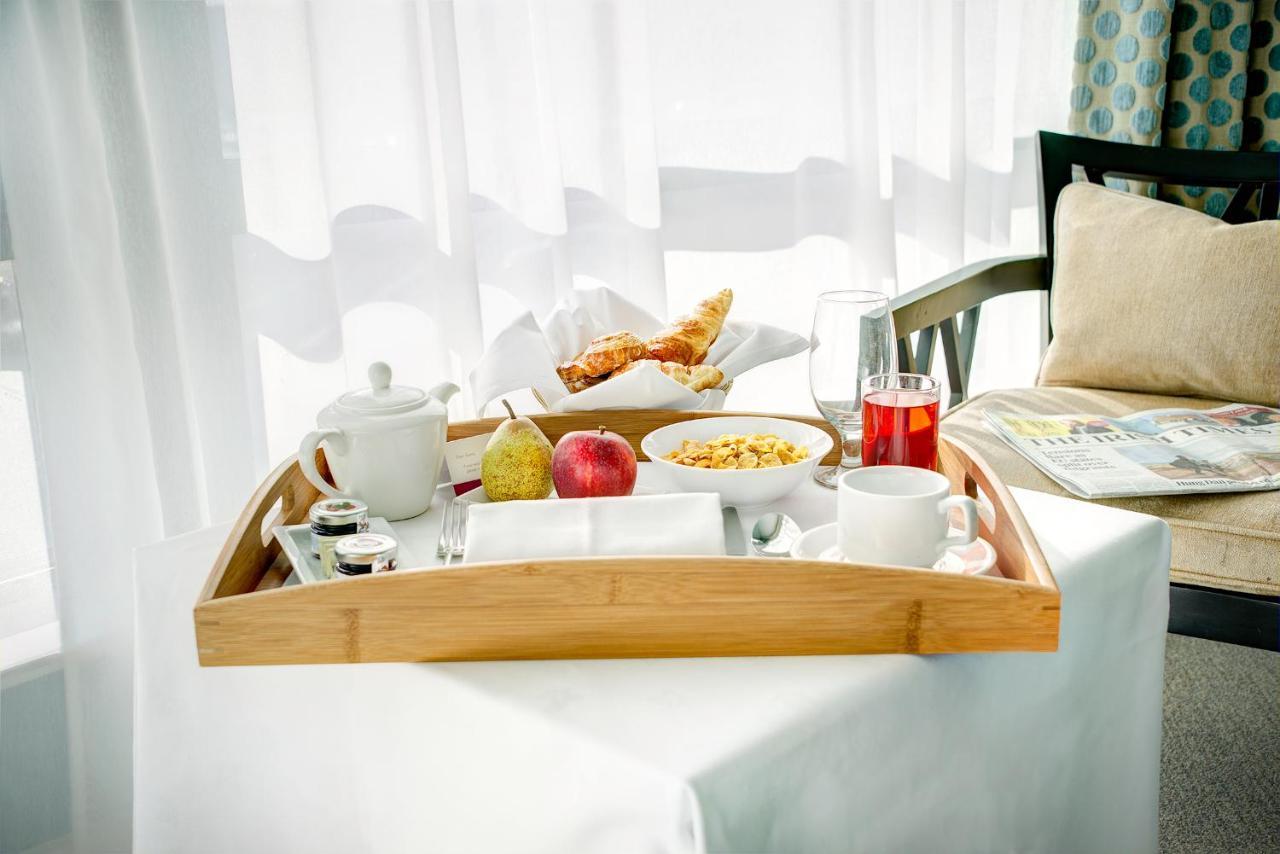 Cork International Hotel Bagian luar foto